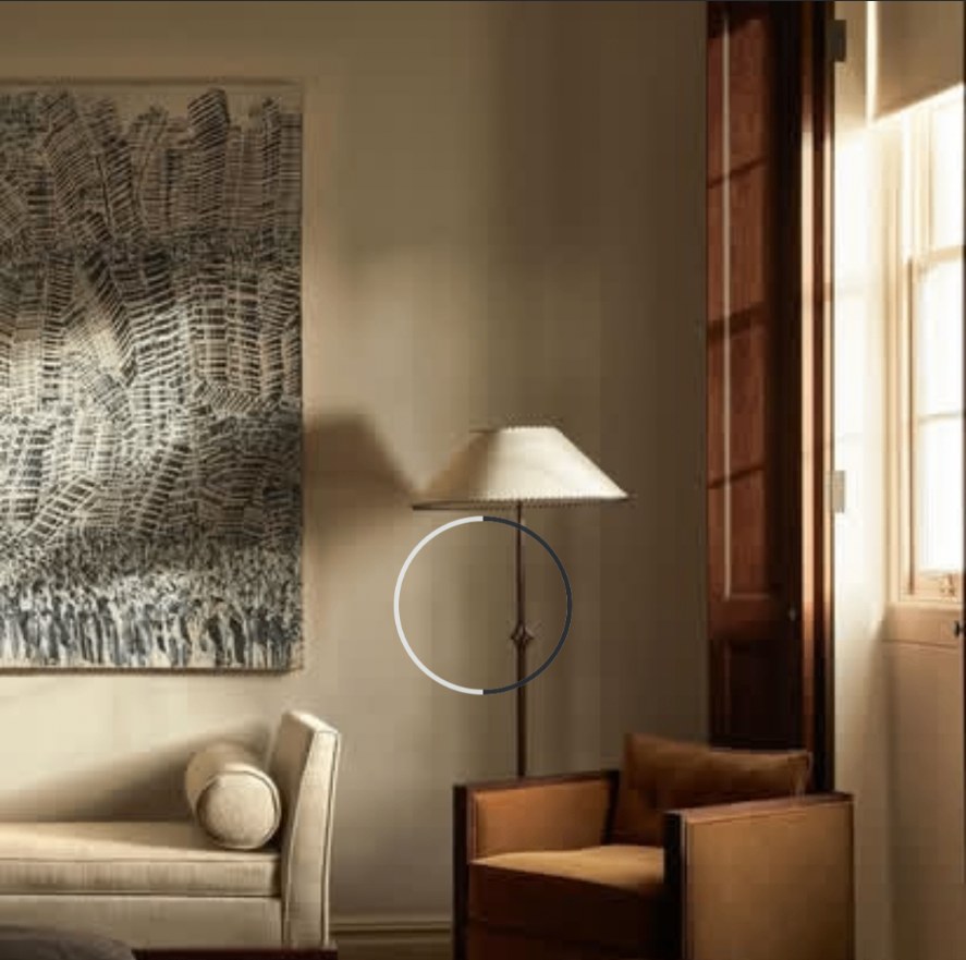 Inspiration chambre — fauteuil cuir camel et lampadaire