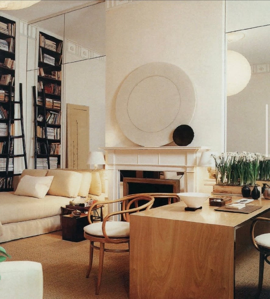 Inspiration bibliothèque — étagères hauteur plafond et cheminée