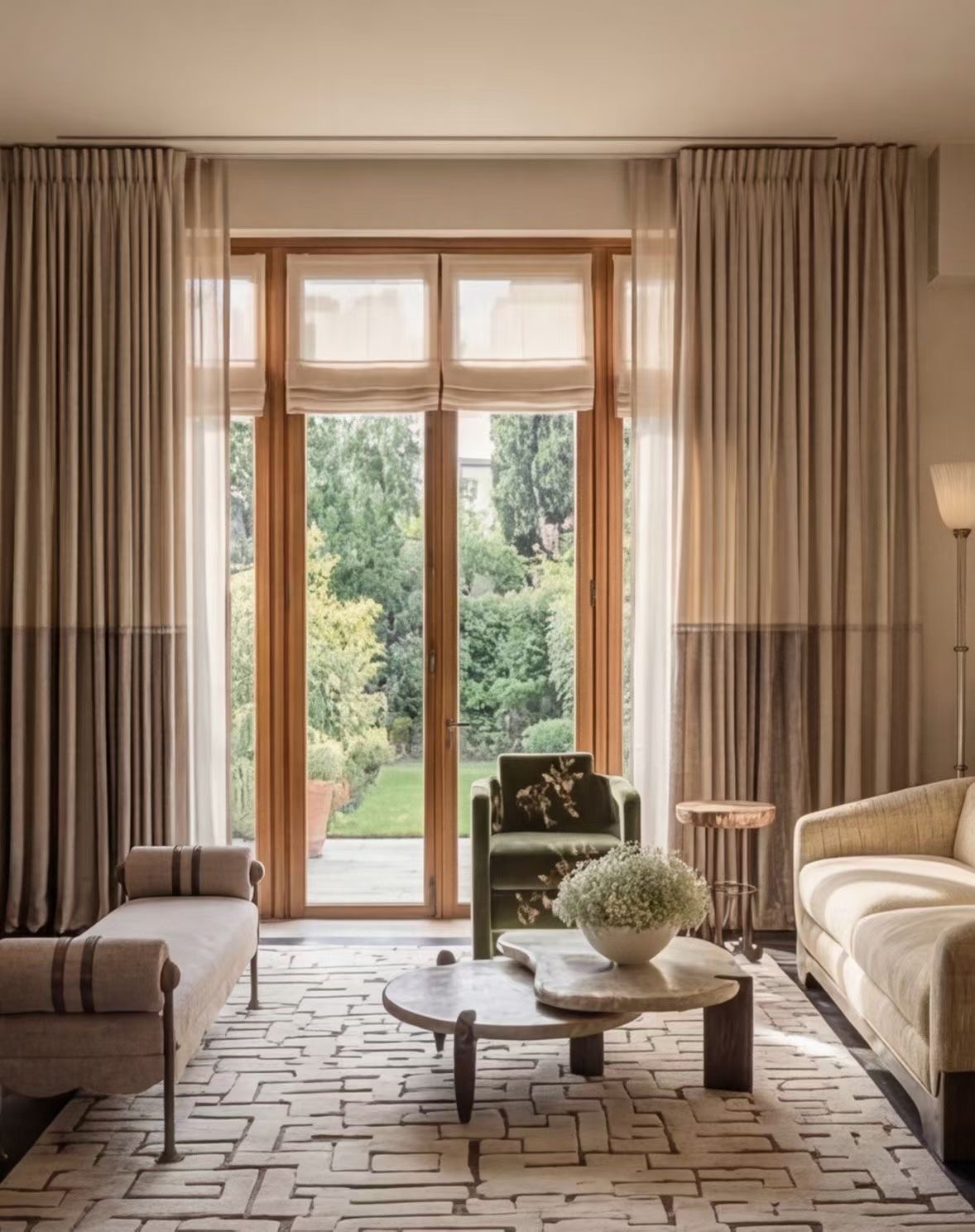 Projet Rivage — salon avec vue sur jardin, luxe organique contemporain