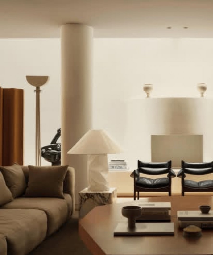 Inspiration salon Mayfair — lampe sculpturale et fauteuils cuir