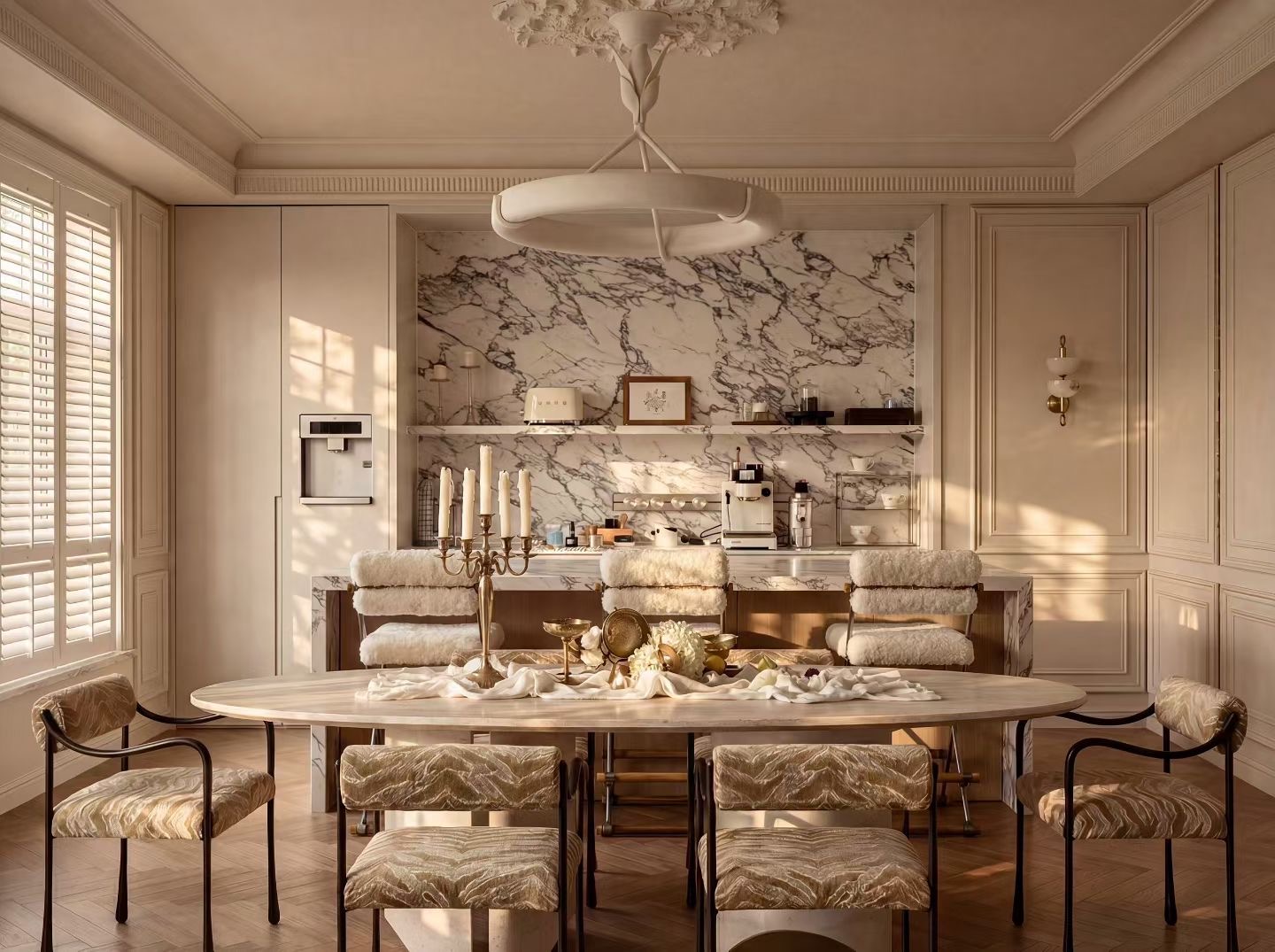 Salle à manger Projet Atelier — table ovale et mur en marbre